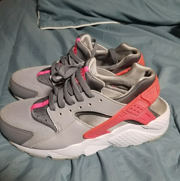 Nike Shoes - Nike Huraches